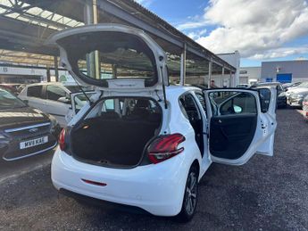 Peugeot 208 1.2 PureTech XS Lime Hatchback 5dr Petrol Manual Euro 6 (82 ps)