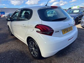 Peugeot 208 1.2 PureTech XS Lime Hatchback 5dr Petrol Manual Euro 6 (82 ps)
