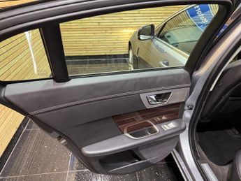 Jaguar XF 3.0d V6 Portfolio Saloon 4dr Diesel Auto Euro 5 (240 ps)