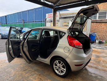 Ford Fiesta 1.5 TDCi Zetec Hatchback 5dr Diesel Manual Euro 5 (75 ps)