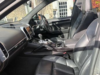 Porsche Cayenne 4.2 TD V8 S SUV 5dr Diesel TiptronicS 4WD Euro 5 (s/s) (385 ps)