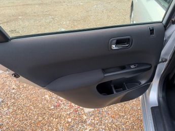 Honda Civic 1.6 i-VTEC SE Hatchback 5dr Petrol Automatic (172 g/km, 108 bhp)