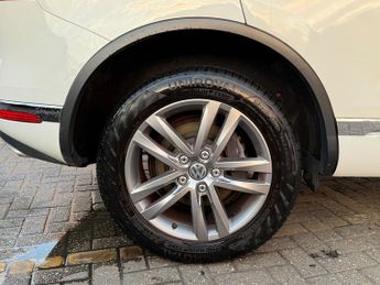 Volkswagen Touareg 3.0 TDI V6 BlueMotion Tech SE SUV 5dr Diesel Tiptronic 4WD Euro 