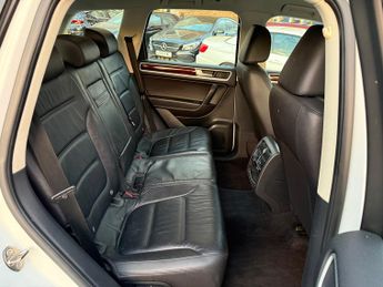 Volkswagen Touareg 3.0 TDI V6 BlueMotion Tech SE SUV 5dr Diesel Tiptronic 4WD Euro 