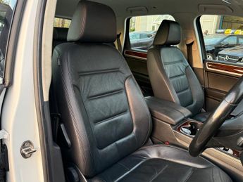 Volkswagen Touareg 3.0 TDI V6 BlueMotion Tech SE SUV 5dr Diesel Tiptronic 4WD Euro 