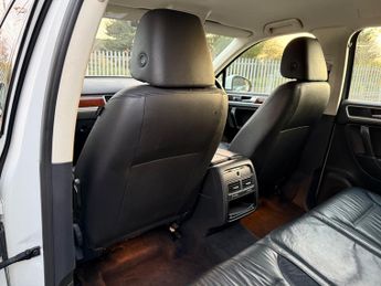 Volkswagen Touareg 3.0 TDI V6 BlueMotion Tech SE SUV 5dr Diesel Tiptronic 4WD Euro 