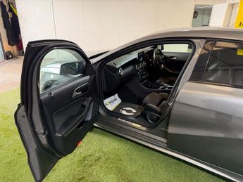 Mercedes-Benz A Class 1.5 A180d AMG Line Hatchback 5dr Diesel 7G-DCT Euro 6 (s/s) (109