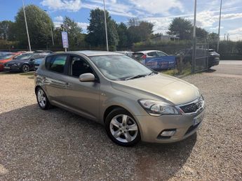 Kia Ceed 1.6 CRDi EcoDynamics 2 Hatchback 5dr Diesel Manual Euro 5 (s/s) 