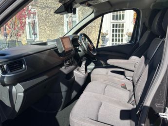 Renault Trafic 2.0 dCi LL30 Extra Minibus Double Cab 5dr Diesel EDC L2 H1 Euro 