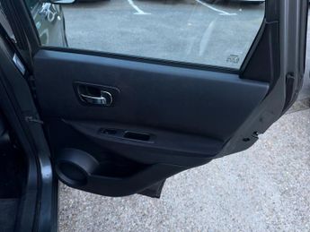 Nissan Qashqai 1.6 Visia SUV 5dr Petrol Manual 2WD Euro 5 (s/s) (117 ps)