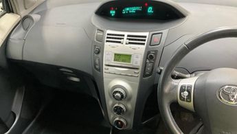 Toyota Yaris 1.3 VVT-i T3 Hatchback 5dr Petrol Manual (141 g/km, 85 bhp) - LO