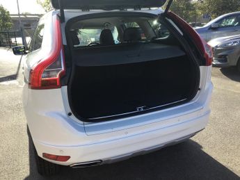 Volvo XC60 2.0 D4 SE SUV 5dr Diesel Auto Euro 6 (s/s) (190 ps)