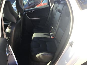 Volvo XC60 2.0 D4 SE SUV 5dr Diesel Auto Euro 6 (s/s) (190 ps)
