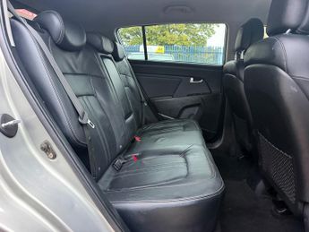Kia Sportage 2.0 CRDi First Edition SUV 5dr Diesel Auto AWD Euro 5 (134 bhp)