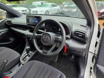 Toyota Yaris 1.5 VVT-h Design Hatchback 5dr Petrol Hybrid E-CVT Euro 6 (s/s) 