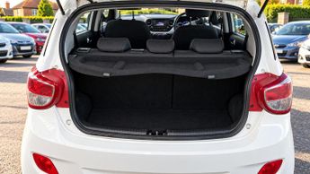 Hyundai i10 1.0 Premium Hatchback 5dr Petrol Manual Euro 5 (66 ps) - LONG MO