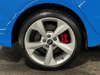 Audi A3 Sportback S line Competition 45 TFSI e  245 PS S tronic