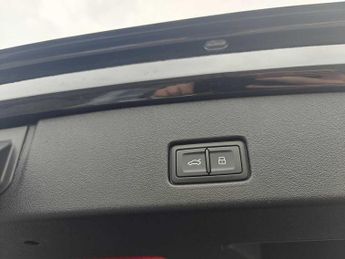 Audi Q4  Sport 45 e-tron  210, 