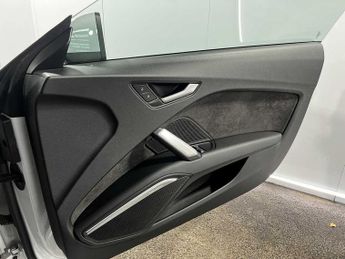 Audi TT Coup- S line 40 TFSI  197 PS S tronic