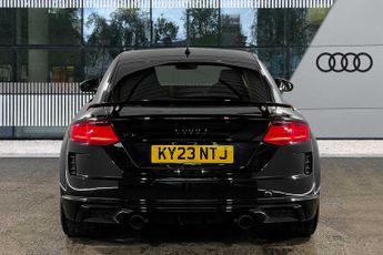 Audi TT Coup- Black Edition 40 TFSI  197 PS S tronic