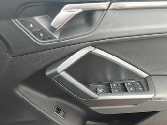 Audi Q3 S line 35 TFSI  150 PS S tronic