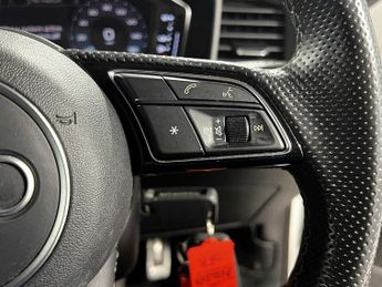 Audi A1 Sportback S line 30 TFSI  110 PS S tronic
