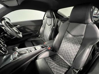 Audi TT S Coup- Black Edition TFSI  306 PS S tronic