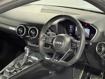 Audi TT S Coup- Black Edition TFSI  306 PS S tronic
