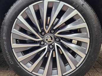 SKODA Superb 1.5 TSI iV Laurin + Klement DSG 5dr