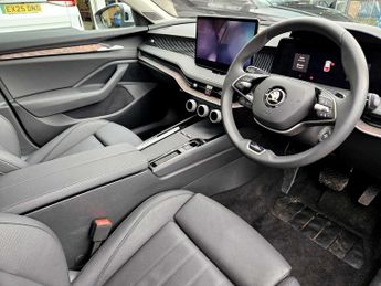 SKODA Superb 1.5 TSI iV Laurin + Klement DSG 5dr