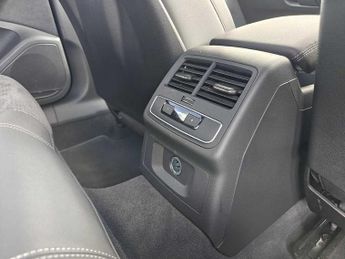 Audi A4 Avant Black Edition 40 TFSI  204 PS S tronic