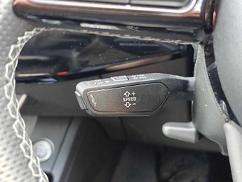 Audi A4 Avant Black Edition 40 TFSI  204 PS S tronic