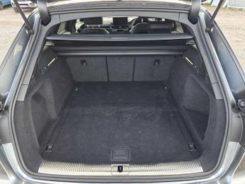 Audi A4 Avant Black Edition 40 TFSI  204 PS S tronic