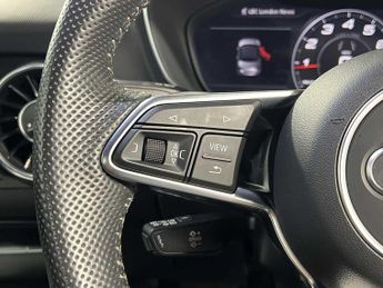 Audi TT Roadster Black Edition 45 TFSI  245 PS S tronic