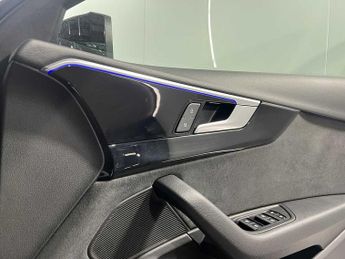 Audi A4 Avant Black Edition 35 TFSI  150 PS S tronic