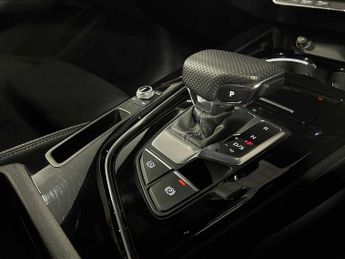 Audi A4 Black Edition 40 TFSI  204 PS S tronic