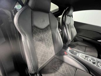 Audi TT Coup- Black Edition 40 TFSI  197 PS S tronic