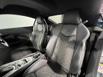 Audi TT Coup- Black Edition 40 TFSI  197 PS S tronic