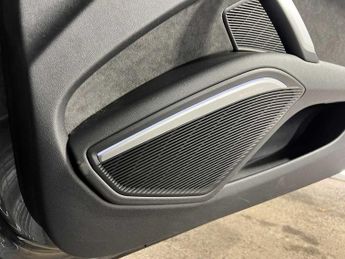 Audi TT Coup- Black Edition 40 TFSI  197 PS S tronic