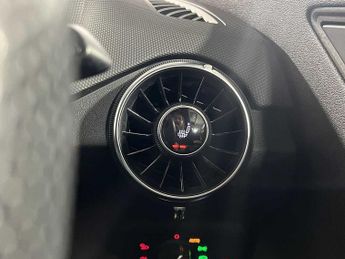 Audi TT Coup- Black Edition 40 TFSI  197 PS S tronic