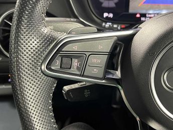 Audi TT Coup- Black Edition 40 TFSI  197 PS S tronic