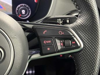 Audi TT Coup- Black Edition 40 TFSI  197 PS S tronic