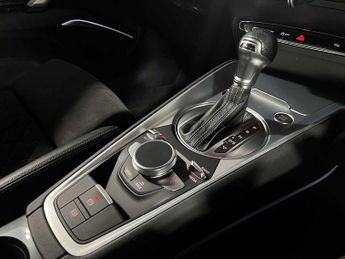 Audi TT Coup- Black Edition 40 TFSI  197 PS S tronic