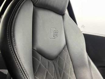 Audi TT Coup- Black Edition 40 TFSI  197 PS S tronic