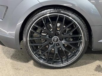 Audi TT Coup- Black Edition 40 TFSI  197 PS S tronic