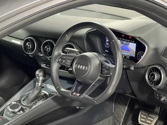 Audi TT Coup- Black Edition 40 TFSI  197 PS S tronic