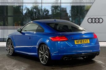Audi TT S Coup- Black Edition 2.0 TFSI quattro 310 PS S tronic