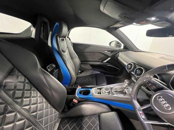 Audi TTS Roadster Black Edition TFSI  306 PS S tronic