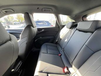 Audi Q4 E-tron Q4  Sport 45 e-tron  210,00 kW