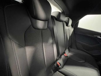 Audi A1 Sportback S line 30 TFSI 110 PS S tronic